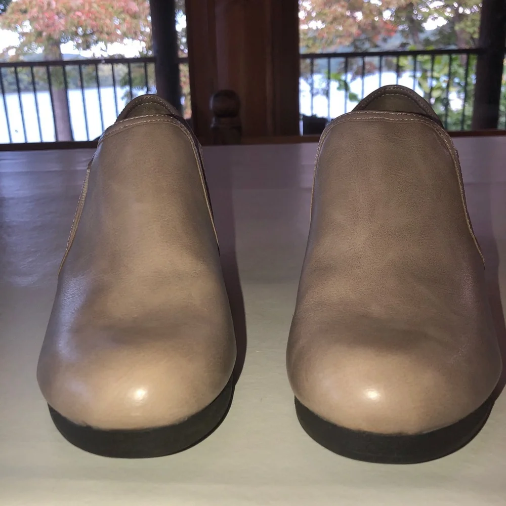 LIFE STRIDE Wedge Ankle Boots Slip-On Beige NWOB (10 M)